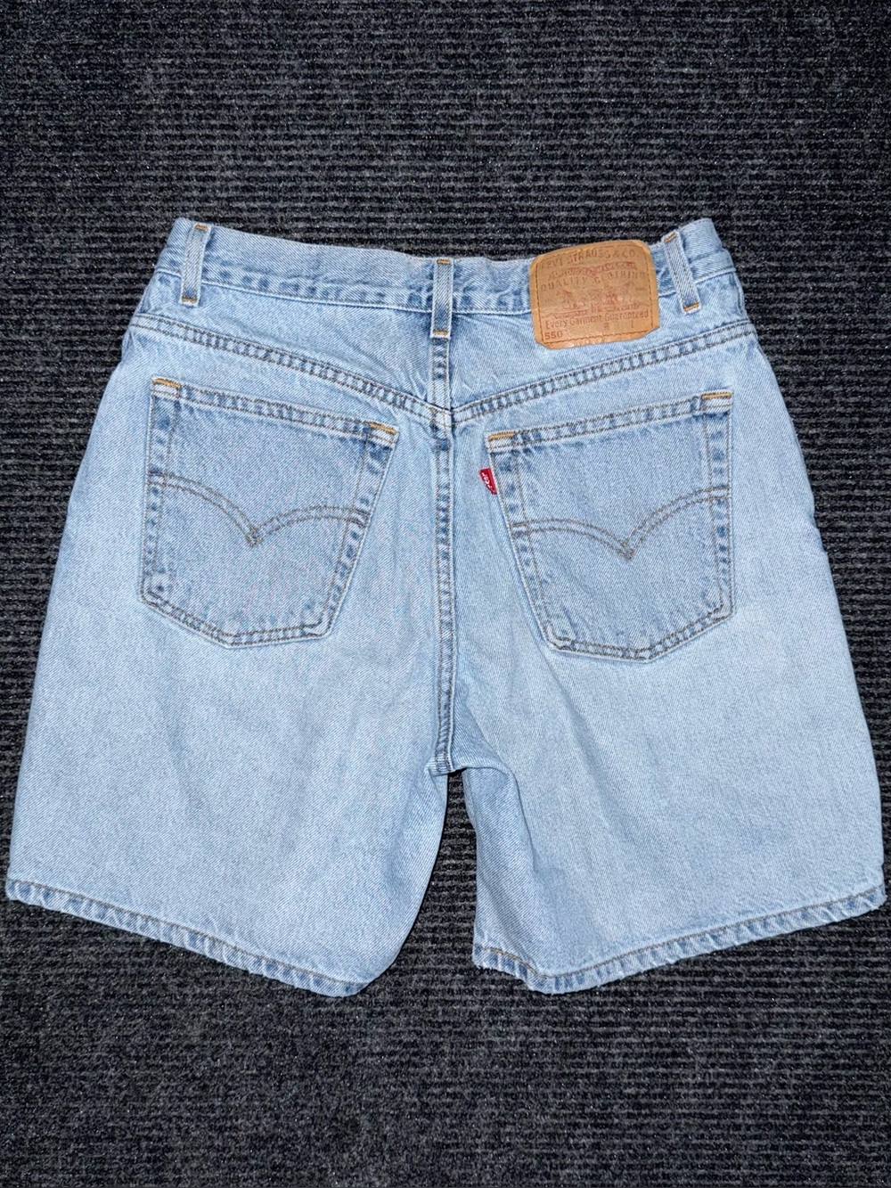 Vintage Levi’s 550 Relaxed Fit Denim Shorts Women’s 10 / 28 Distressed Jorts Y2K